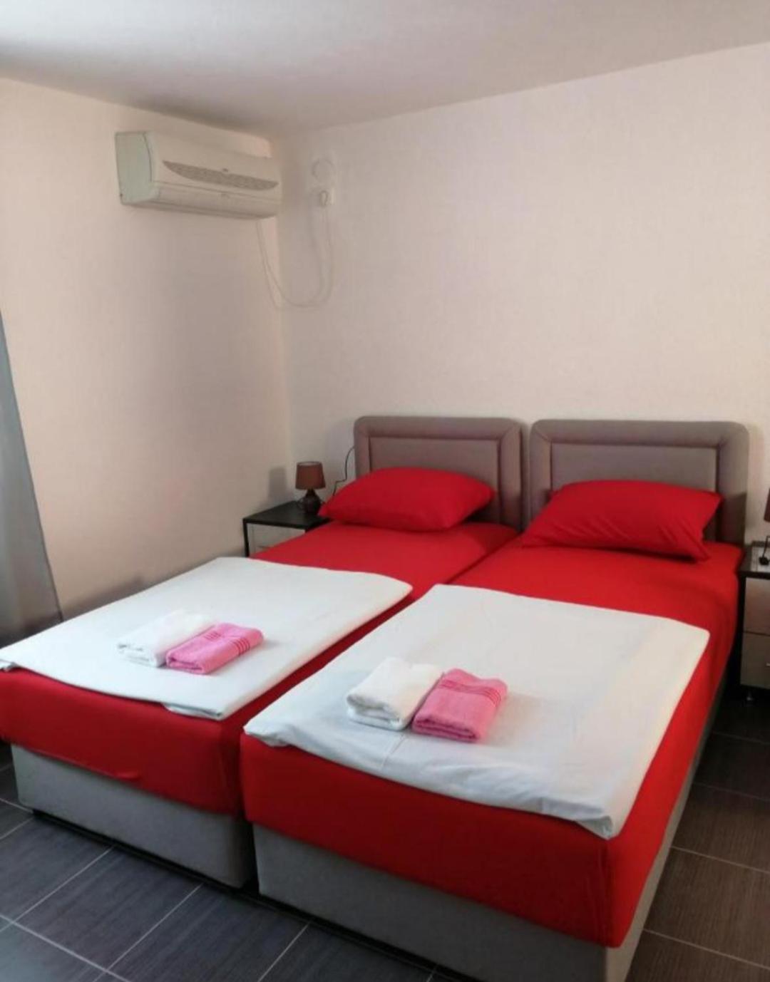 Sara Apartments Budva Pokoj fotografie